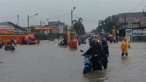 Foto Miris Banjir Di Bekasi Makan Korban Jiwa Termasuk Bocah Usia Tahun