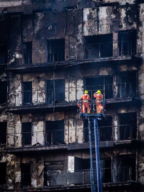 Fotos Incendio Campanar Valencia El Edificio De Campanar Amanece Sin