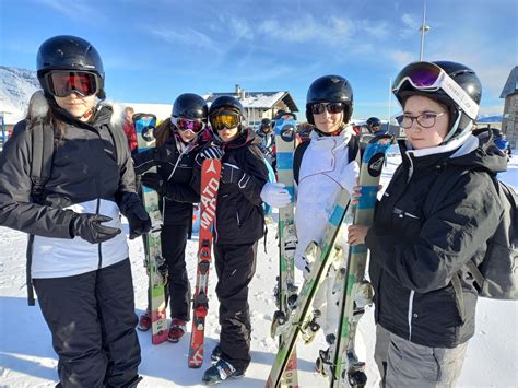 S Jour Au Ski Des Me Jour Par Un Beau Lundi Ensoleill