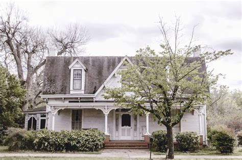 Charming White Southern Historic Farm House In Monticello Ga