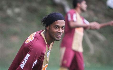 Noticias De Esportes Ronaldinho no Atlético MG R10 Acerta o Galo