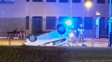 Coche Vuelca En El Barrio De Valdegastea En Logro O Y La Polic A