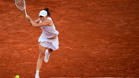 Roland Garros Iga Swiatek rejoint Coco Gauff pour une réédition de la