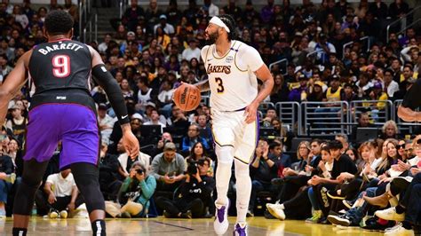 Lakers Anthony Davis Leaves Win Vs Raptors With Eye Injury Espn