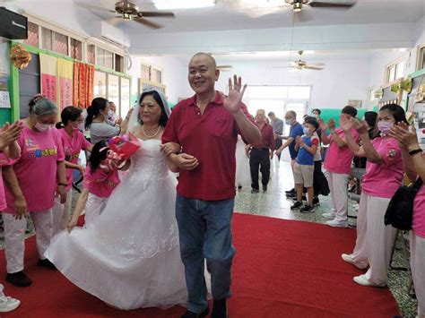 七美阿嬤阿公美美走趟紅地毯 一圓少女婚紗夢 生活 中央社 Cna