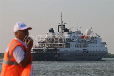 Kapal Pesiar Di Pelabuhan Pelindo I Antara Foto