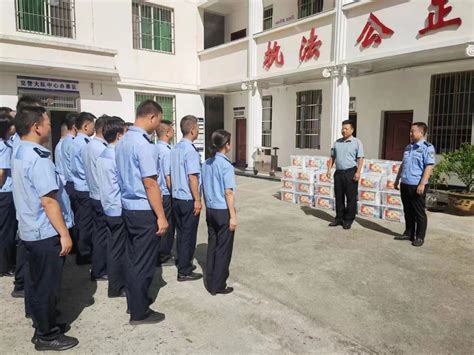 【从优待警】岚皋交警：县总工会领导慰问一线民警 岚皋县人民政府