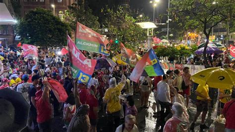 Eleitores De Lula Comemoram Vitória Na Praça Sete