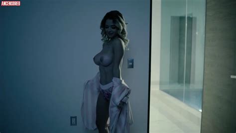 Naked Nicole Mayer In Como Dos Gotas De Agua