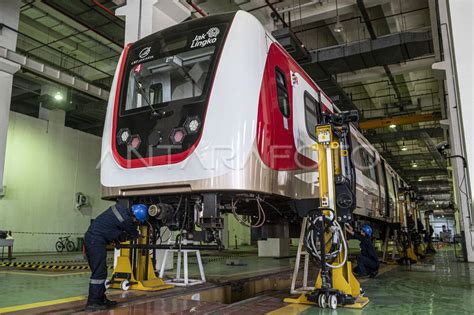 Perawatan Kereta Lrt Jakarta Antara Foto