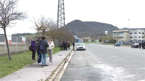 En La Uci Un Tercer Herido En La Colisi N Entre Dos Veh Culos En Jundiz