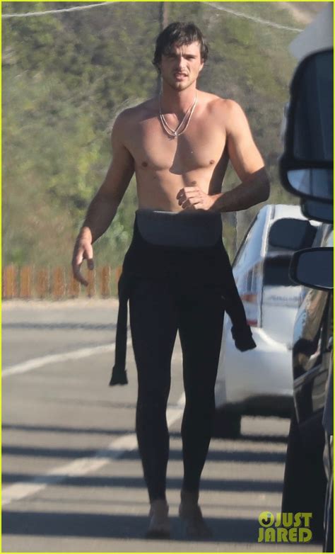 Jacob Elordi Bares His Abs After Surf Session In Malibu Photo 4495894