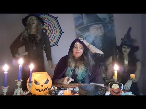 CAPRICÓRNIOLeitura HALLOWEEN Alguém quer você INVISÍVEL aos outros