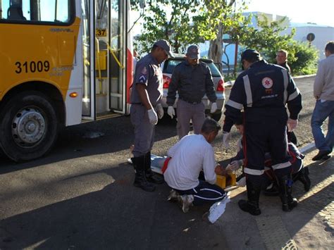 G1 Colisão Entre Carro E ônibus Deixa Quatro Feridos Em São Carlos