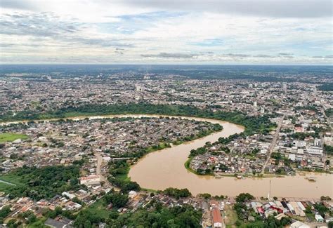 Rio Acre ultrapassa a cota de transbordamento na manhã desta sexta feira