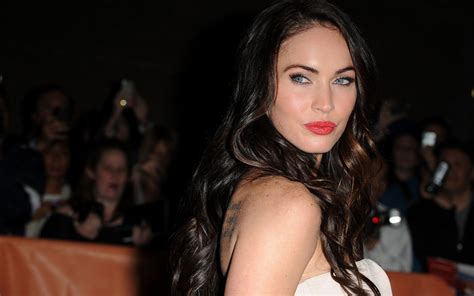 Megan Fox Hd Wallpaper Stunning Celebrity Glamour