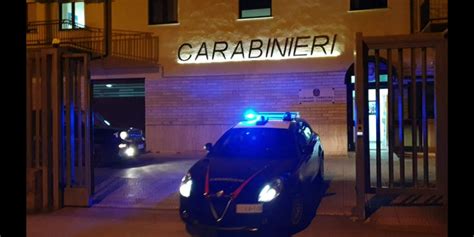 Corigliano Rossano Si Presenta Dall Ex Con Un Coltello Da Cucina