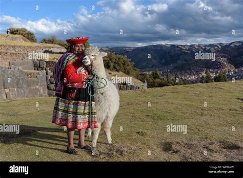 Cuzco Peru July 14 2018 Peruvian Woman Dressed In Traditional