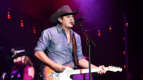 Jon Pardi Announces First Holiday Album Merry Christmas From Jon Pardi