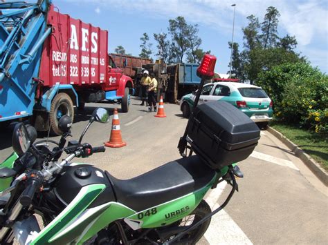 Caminh O Tomba E Atrapalha Tr Nsito Sorocaba E Regi O