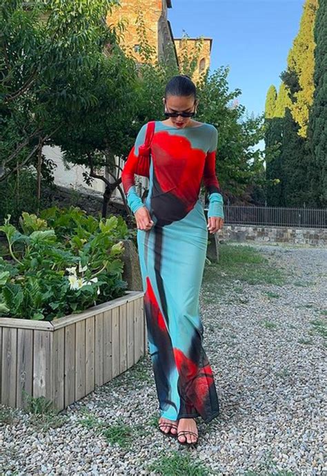 Bruna Marquezine Aposta Em Vestido Com Transparência No Valor De R1