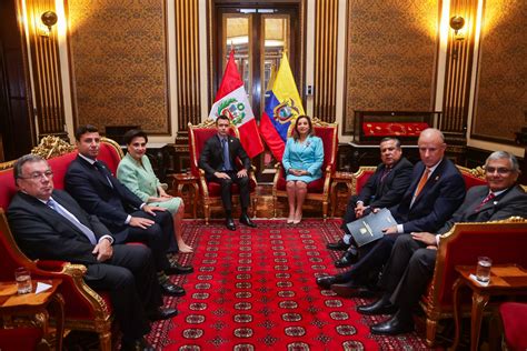 Presidente De Ecuador Daniel Noboa Llega A Palacio De Gobierno Para