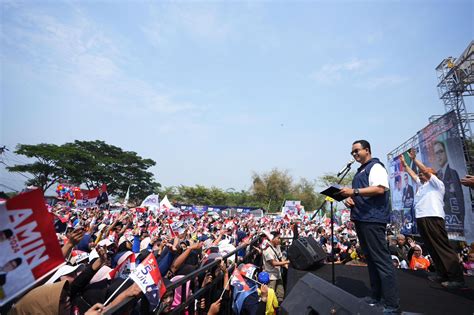 Baliho Amin Dirusak Anies Minta Pendukungnya Jangan Membalas