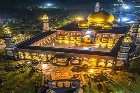 Wisata Religi Masjid Dian Al Mahri Salah Satu Dari Tujuh Masjid Di