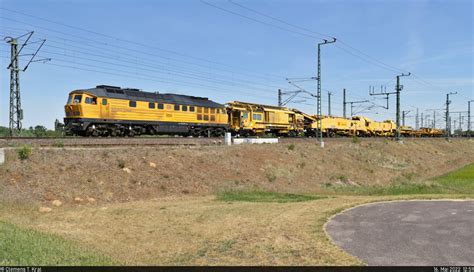 Mit dem Schnellumbauzug Plasser Theurer SUM 315 Büffel 99 80 9211