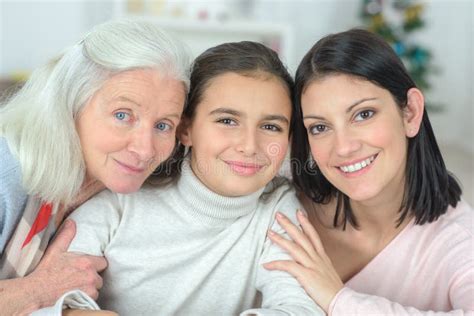 Familia De Tres Mujeres Foto De Archivo Imagen De Amor