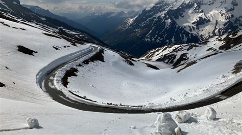 Hautes Alpes Le Galibier Un Col Pas Comme Les Autres D Neiger