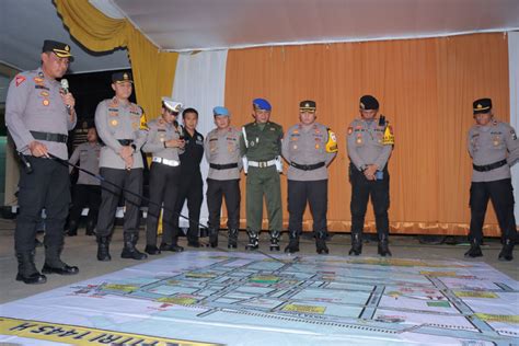 Kapolres Lamongan Pimpin Apel Siaga Pengamanan Malam Takbir Dan