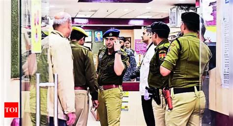 Pnb Cashier Shot Critical After Thwarting Bank Robbery In Jaipur