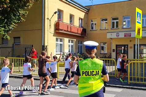 Bezpieczna Droga Do Szko Y Policjanci Ruszyli Z Coroczn Akcj B D