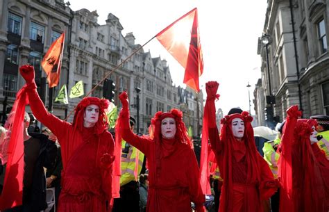 Extinction Rebellion In Talks With Met Police Over Queens Speech To