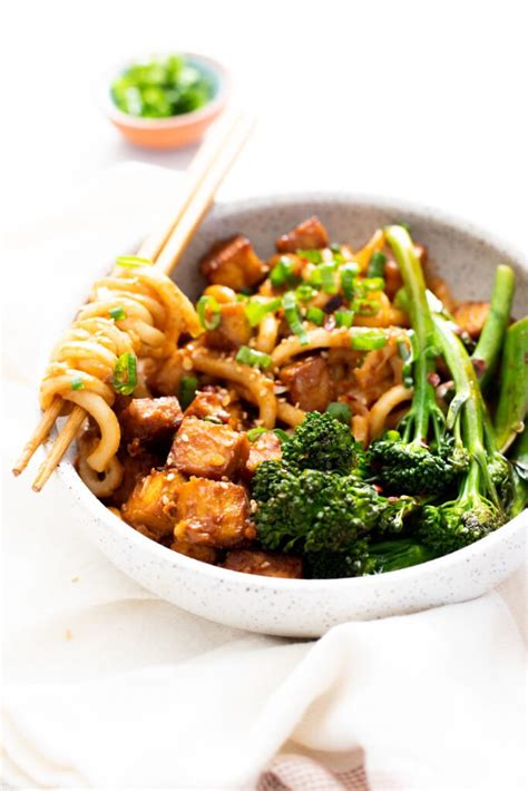 Spicy Peanut Udon Noodle Bowls This Savory Vegan