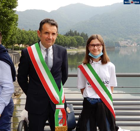 Vercurago Una Panchina Rossa Sul Lungolago Per Dire Basta Alla