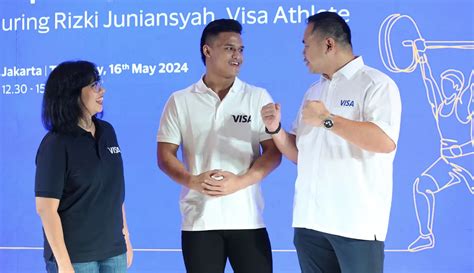 Foto Lifter Rizki Juniansyah Terpilih Jadi Bagian Tim Visa Yang Beri