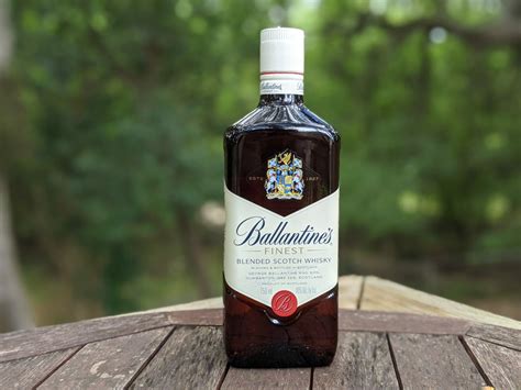 Whisky Review Ballantines Finest Blended Scotch Whisky Thirty One