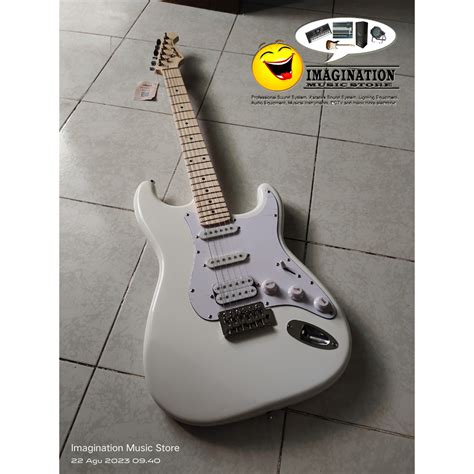 Jual Aria Pro II STG 004 M HSS Stratocaster White Electric Guitar