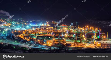 Port Murmansk Winter Night Lights Cranes Vessels — Stock Editorial ...