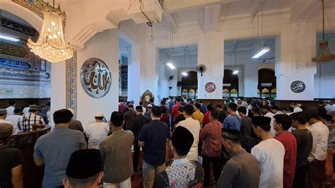 Shalat Tarawih Malam Pertama Ramadhan Di Masjid Cut Meutia Masjid Cut