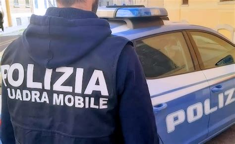 Cosenza Donna Tenta Il Suicidio Dal Ponte Campagnano Poliziotto