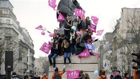 Mariage Pour Tous Les Opposants Dans Les Rues De Paris En Direct