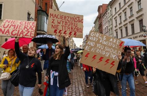 Czy Prawo Aborcyjne W Polsce Jest Amane Protest Strajku Kobiet W