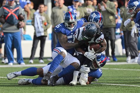 Giants' Dexter Lawrence completely dominates the Texans