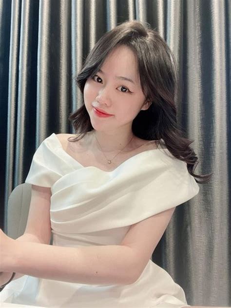 năm chia tay Quang Hải hot girl Nha Trang giờ ra sao