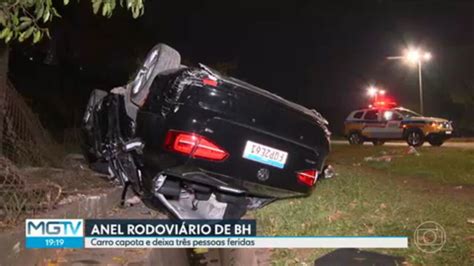 Vídeo Carro capota no Anel Rodoviário e deixa três jovens feridos em