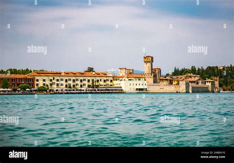 Castello Di Sirmione Hi Res Stock Photography And Images Alamy