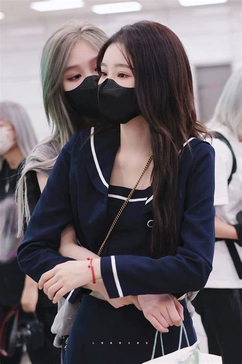 王奕 周诗雨 Cute lesbian couples Lesbian couple Actresses